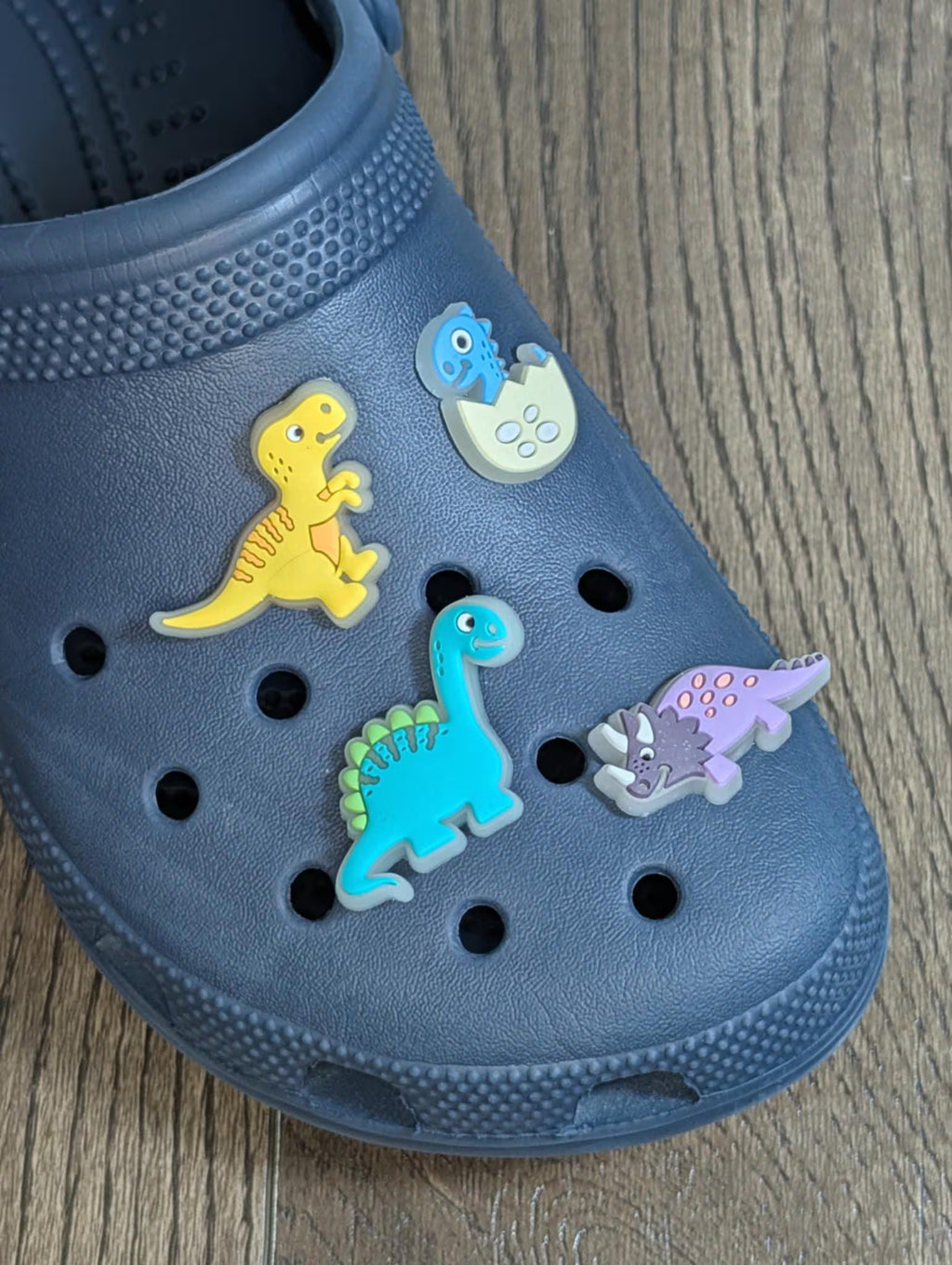 Dino shoe charms / Glow in the dark.